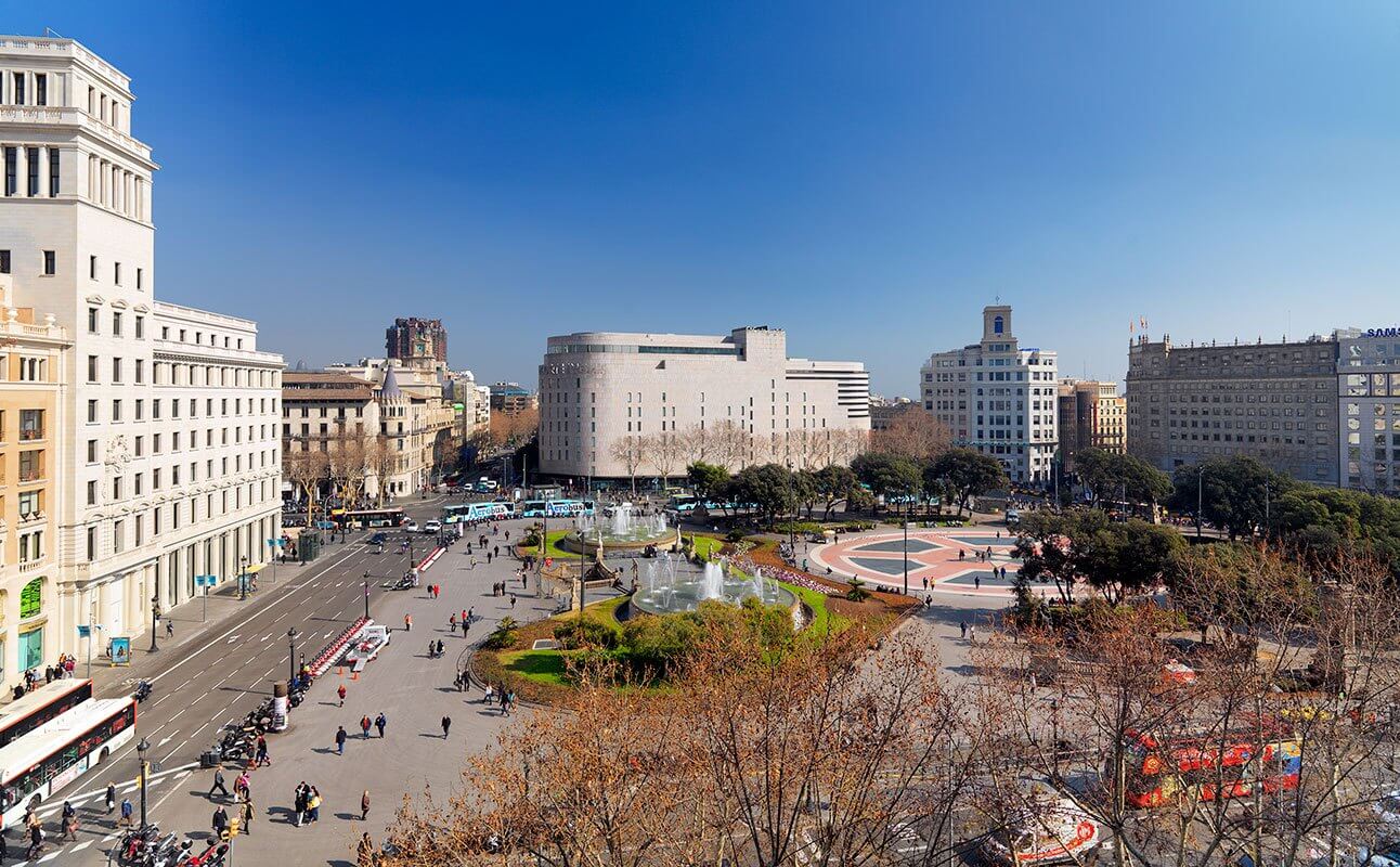 A Walk Along The Ramblas From Plaza Cataluna To Colon Shootcatalonia